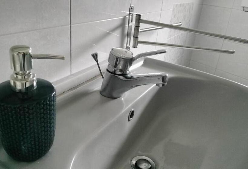 غرفة قياسية, Donna Felì