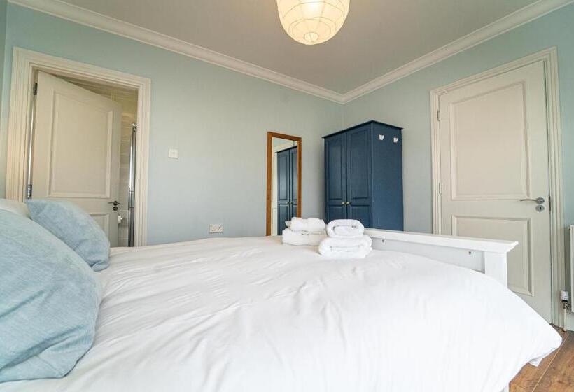 اتاق استاندارد, Five Ferns House