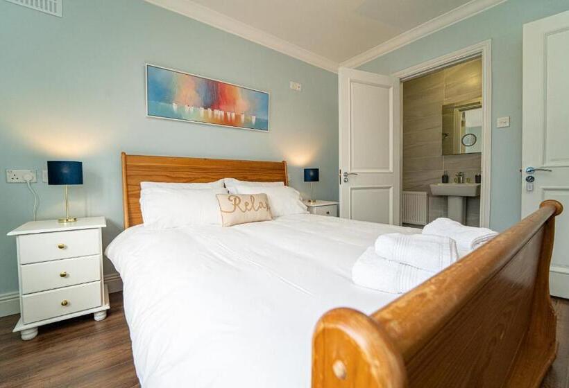 اتاق استاندارد, Five Ferns House