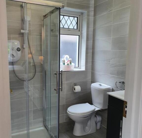 اتاق خانوادگی, Five Ferns House