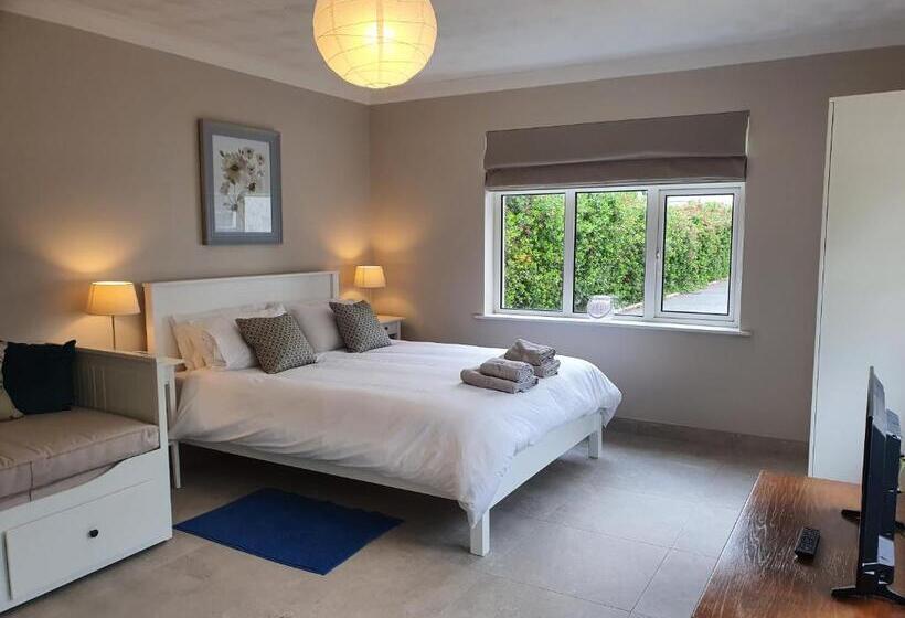 Quarto Familiar, Five Ferns House
