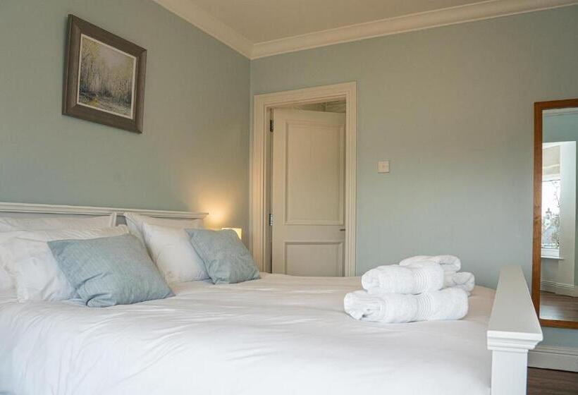 اتاق استاندارد, Five Ferns House