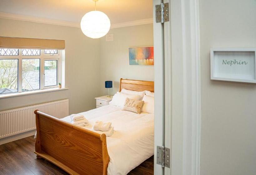 اتاق استاندارد, Five Ferns House