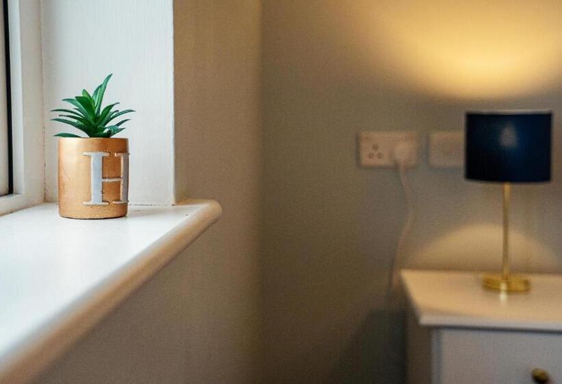 اتاق استاندارد, Five Ferns House