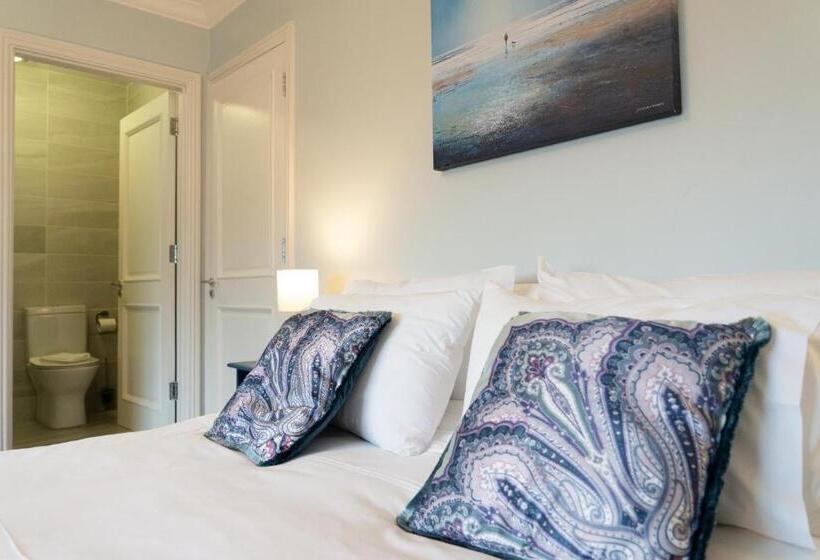 Quarto Estandar, Five Ferns House