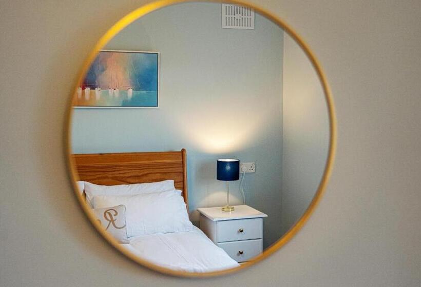 اتاق استاندارد, Five Ferns House