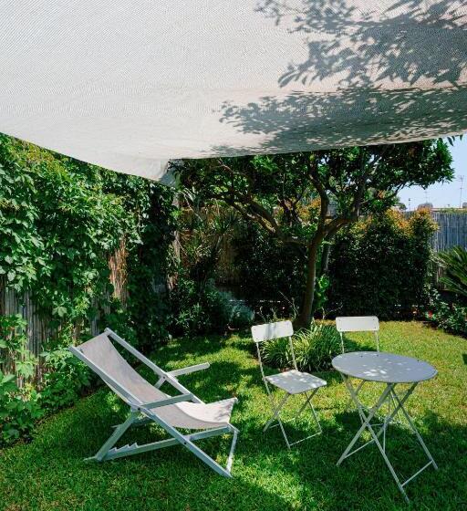 اتاق استاندارد سه نفره, Poseidonia Rooms