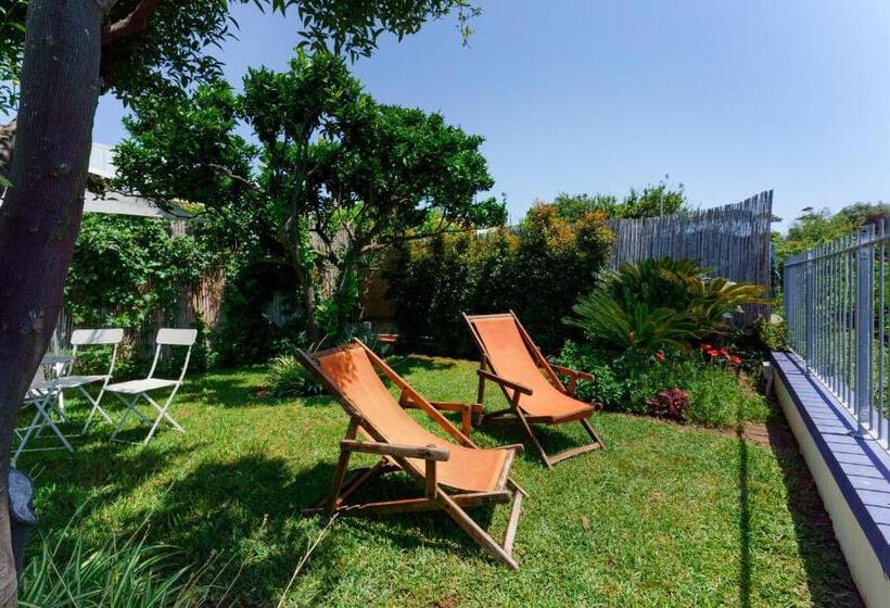 اتاق استاندارد سه نفره, Poseidonia Rooms