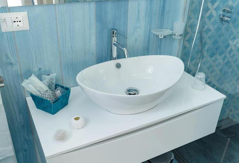 اتاق استاندارد سه نفره, Poseidonia Rooms