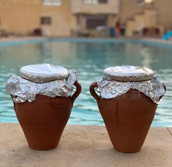 Perhesviitti, Al Kasbah