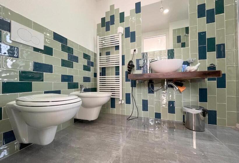 Номер Deluxe, Dc House