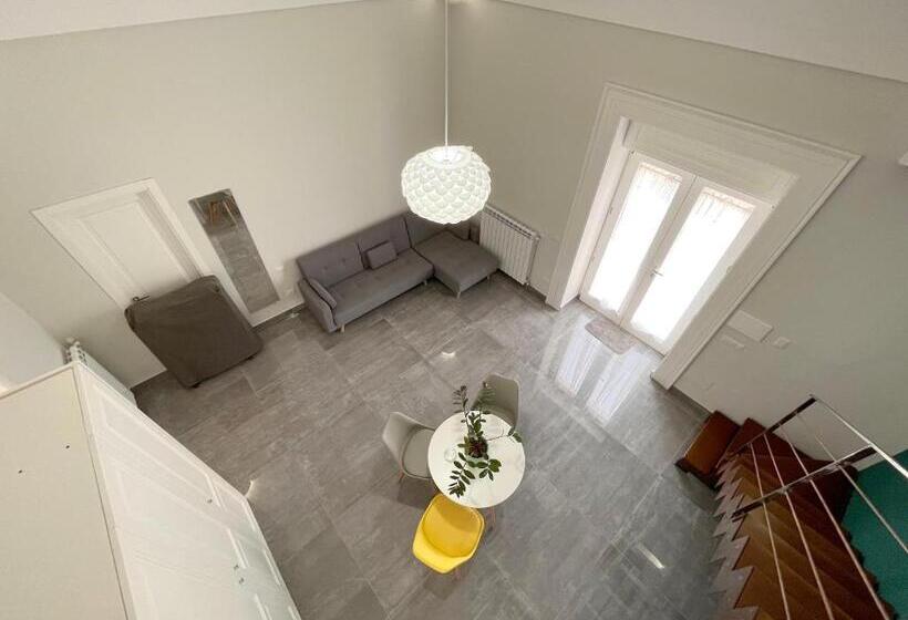 Номер Deluxe, Dc House