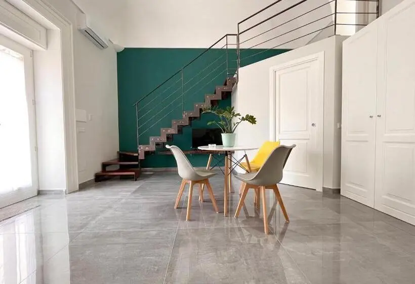 デラックスルーム, Dc House