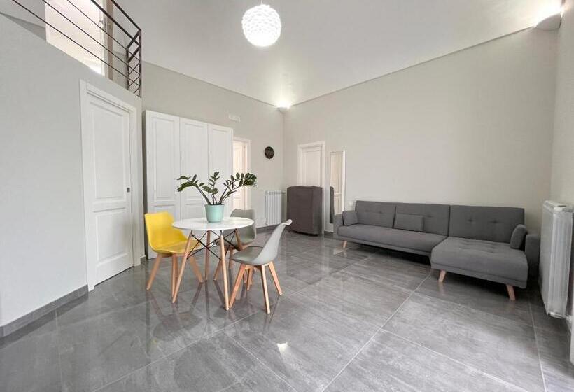 Номер Deluxe, Dc House