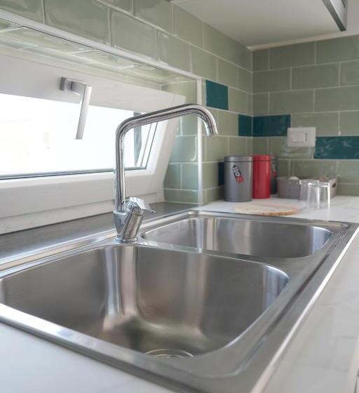 Номер Deluxe, Dc House