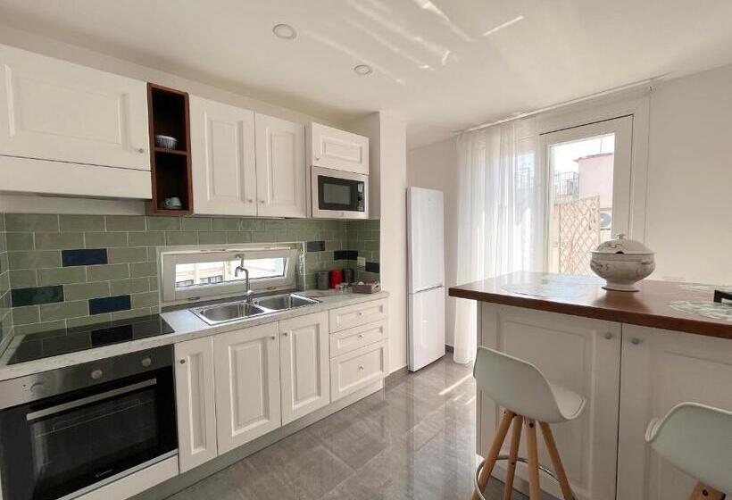 Номер Deluxe, Dc House