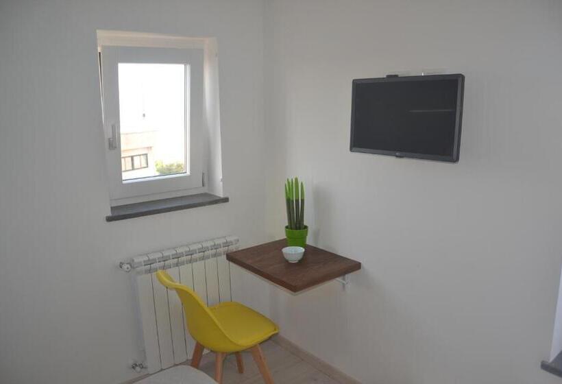 Номер Deluxe, Dc House
