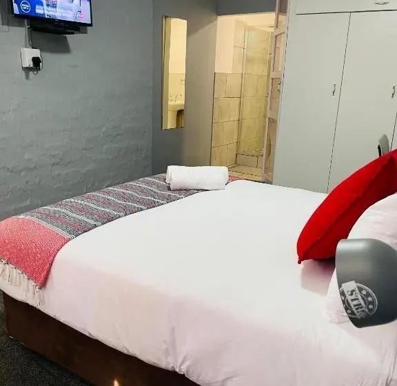 スタンダードルーム, Host Hub Guest House
