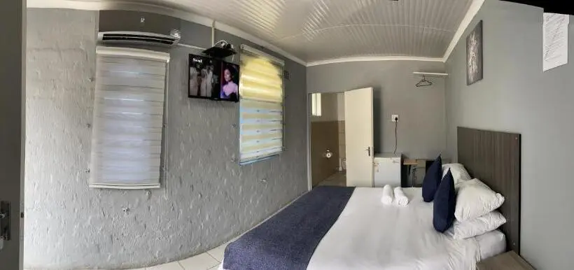 スタンダードルーム, Host Hub Guest House
