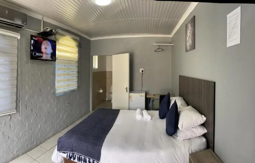 スタンダードルーム, Host Hub Guest House