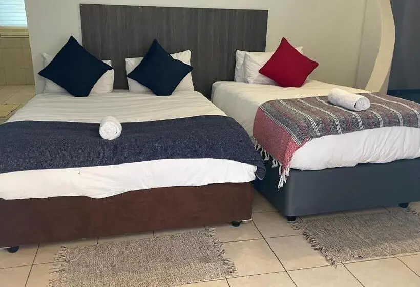 ファミリールーム, Host Hub Guest House