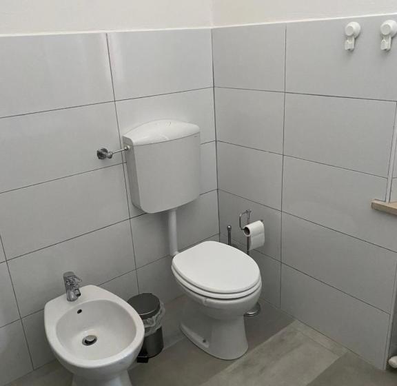 Standard room with outdoor bath, Affittacamere Alloggio Olivo