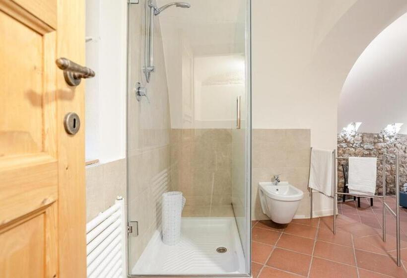 غرفة قياسية, Residenza De Gemmis