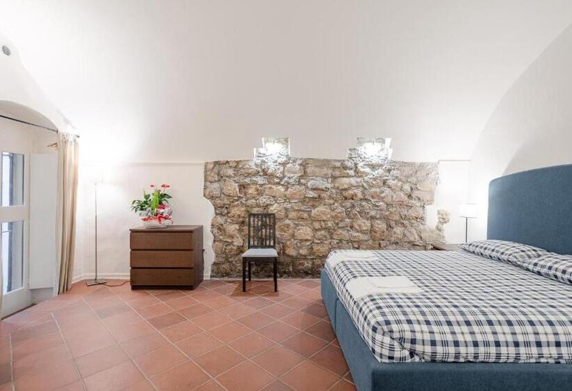 Quarto Estandar, Residenza De Gemmis