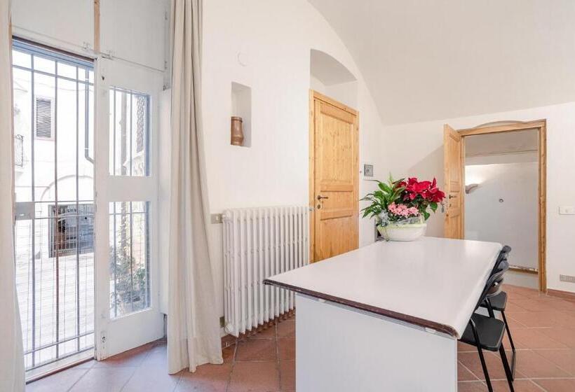 إستديو عائلى, Residenza De Gemmis