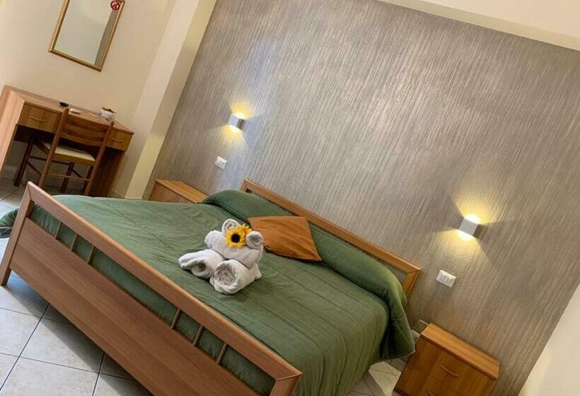 غرفة قياسية ثلاثية, B&b Casabella