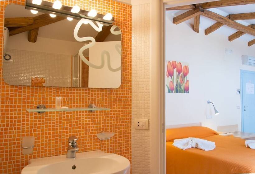 اتاق سوپریور, Minihotel Iris