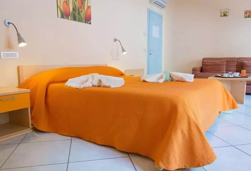 اتاق سوپریور, Minihotel Iris