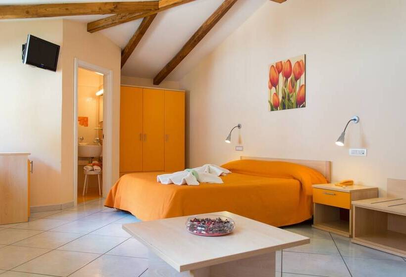 اتاق سوپریور, Minihotel Iris