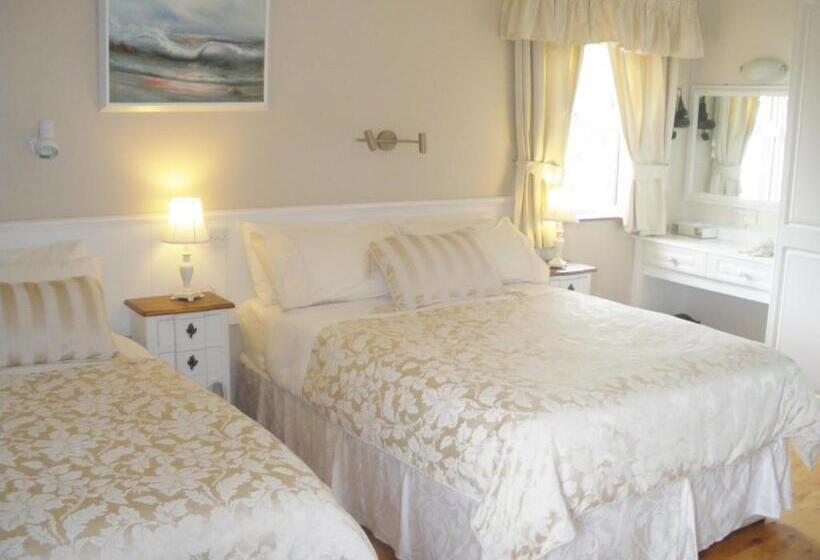 スタンダードトリプルルーム, Redwood