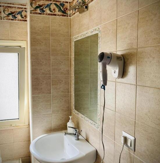 إستديو عائلى, Villa Scilla E Cariddi