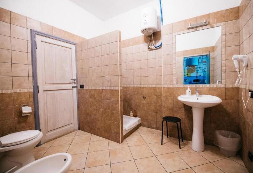 جناح جونيور مطلّ علي البحر, Villa Scilla E Cariddi