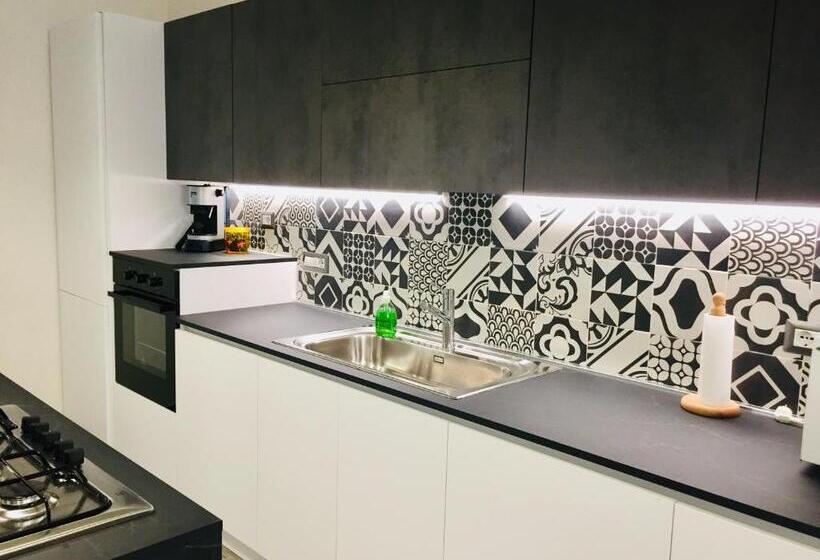 جناح جونيور مطلّ علي البحر, Villa Scilla E Cariddi