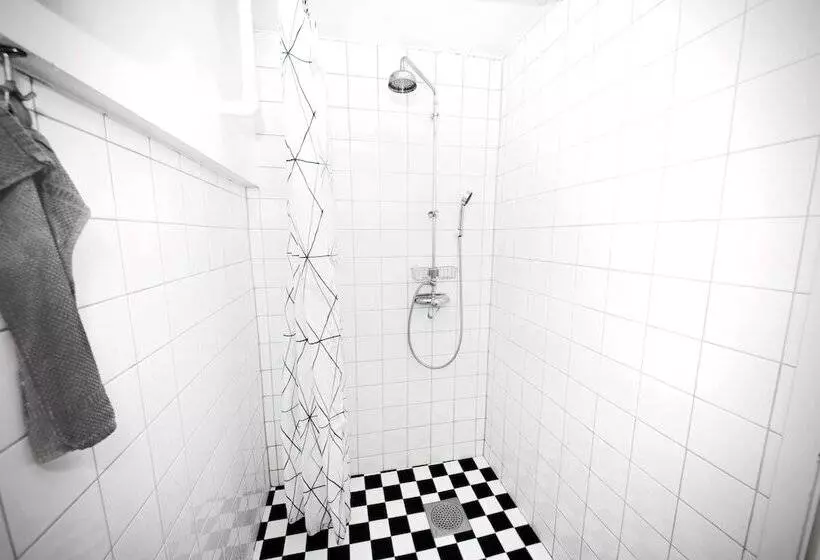 اتاق استاندارد با سرویس بهداشتی مشترک, City Backpackers Hostel