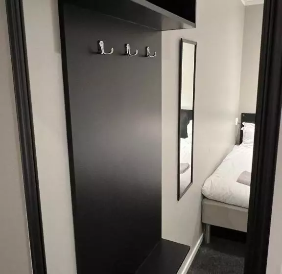 اتاق استاندارد با سرویس بهداشتی مشترک, Grad Hotel And Hostel
