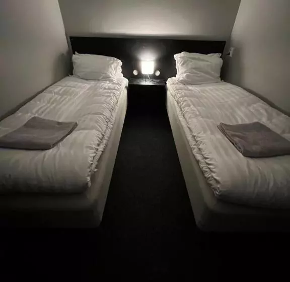 اتاق استاندارد با سرویس بهداشتی مشترک, Grad Hotel And Hostel