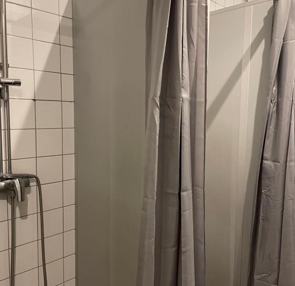 스탠다드 룸 공동 욕실, Grad Hotel And Hostel