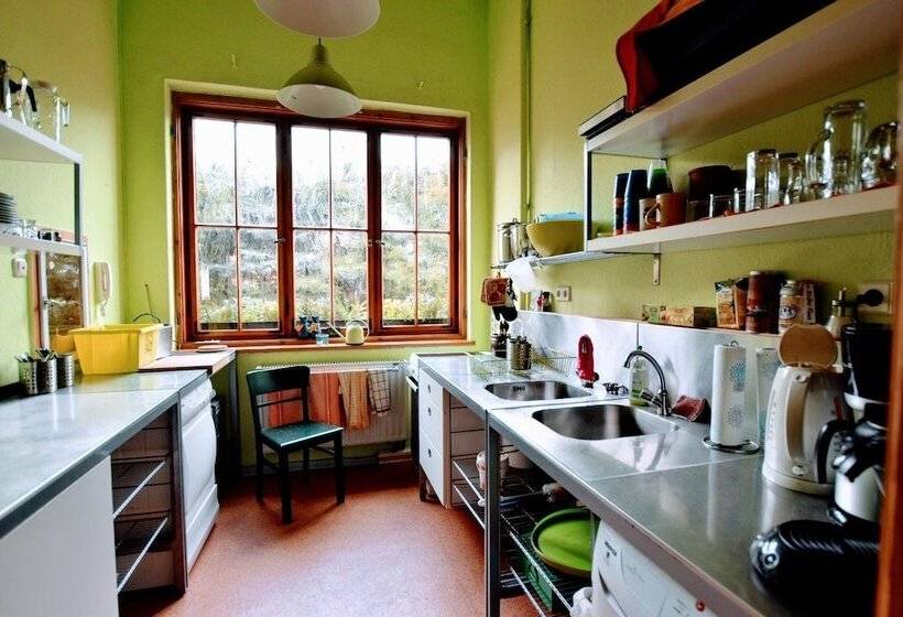 标准单人间共用浴室, Herberge Orange