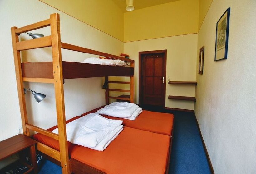 标准三人间共用浴室, Herberge Orange