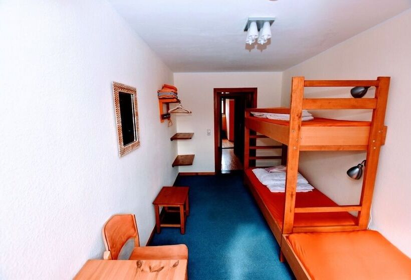 标准三人间共用浴室, Herberge Orange