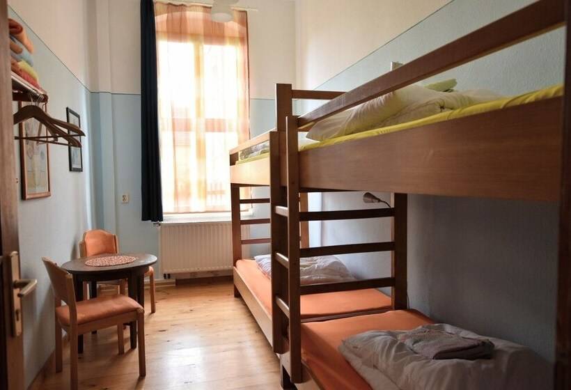 标准四人间共用浴室, Herberge Orange