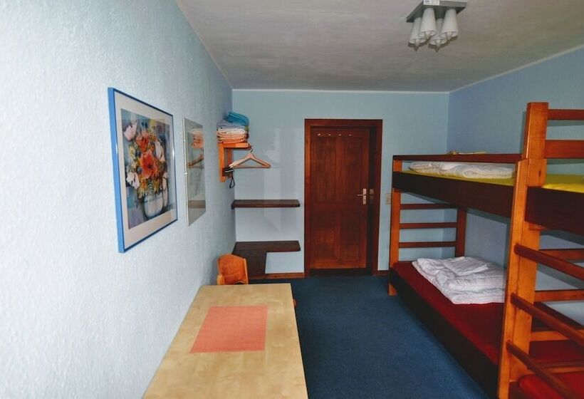 标准四人间共用浴室, Herberge Orange