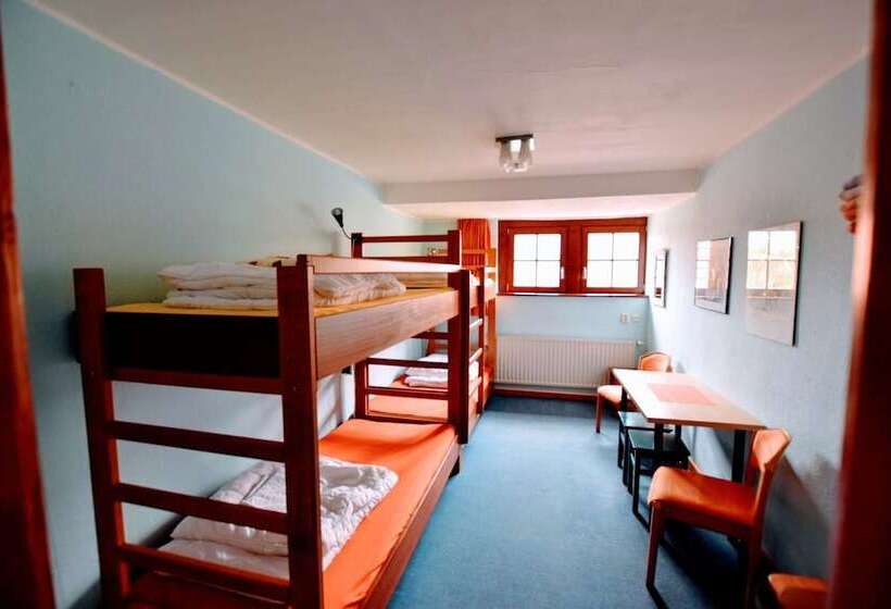 标准四人间共用浴室, Herberge Orange