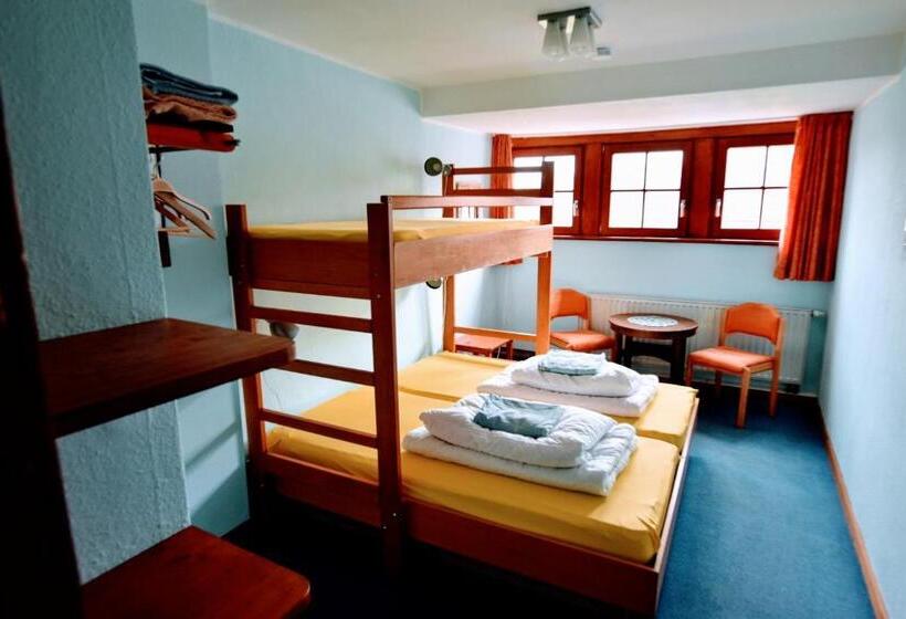 标准三人间共用浴室, Herberge Orange