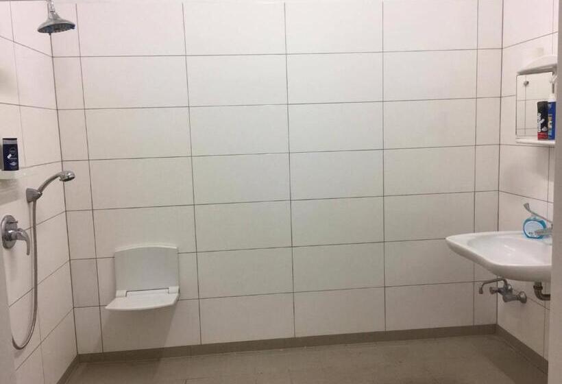 اتاق استاندارد سه تخته با سرویس بهداشتی مشترک, Hostel Inn Berlin