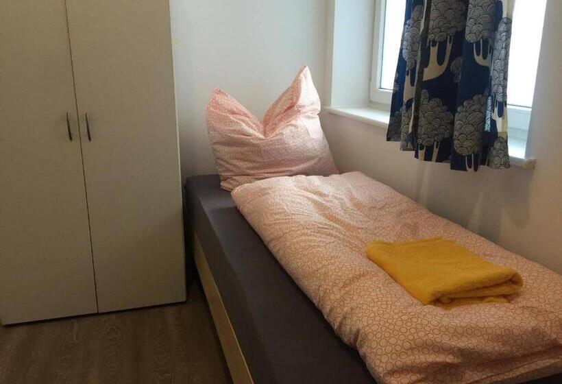 اتاق استاندارد سه تخته با سرویس بهداشتی مشترک, Hostel Inn Berlin